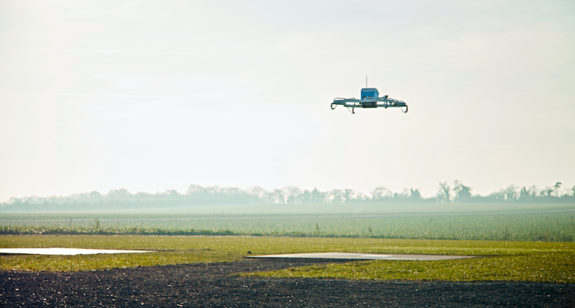 Amazon completa su primera entrega con drone