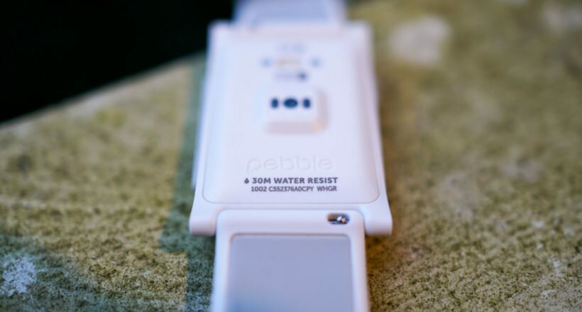 Fitbit quiere comprar Pebble por $40M de dólares